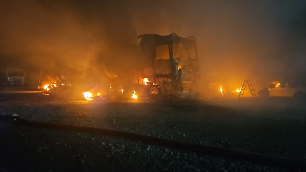 Incendiu puternic în parcarea din 2 Mai, județul Constanța