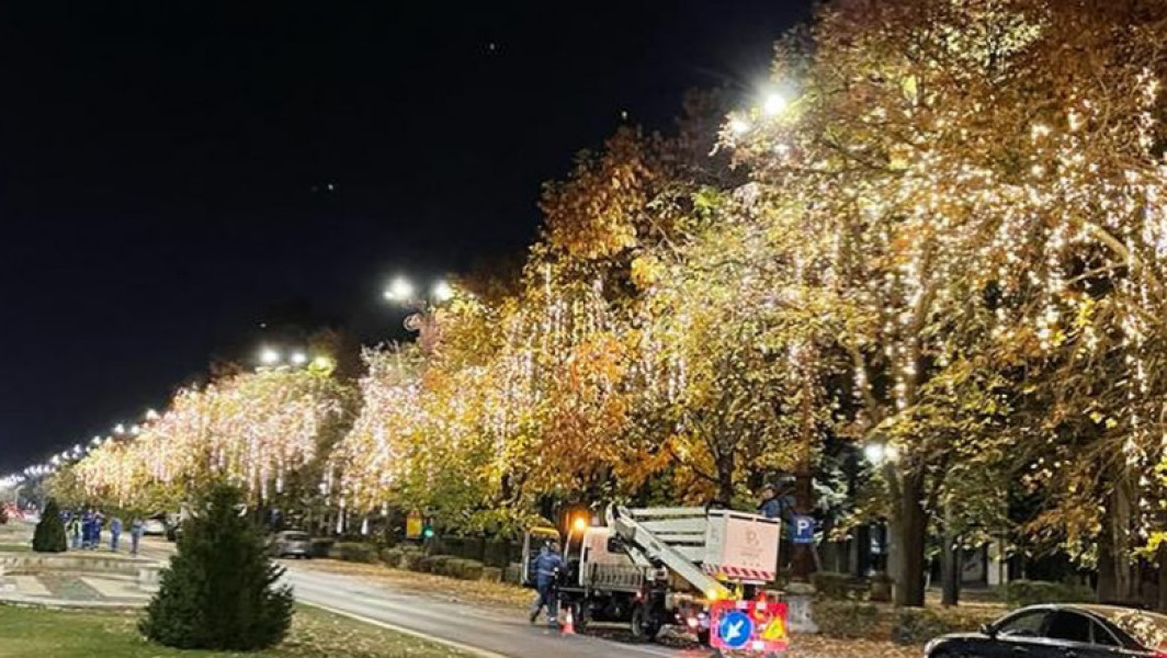 Primarul Nicușor Dan anunță începerea montării decoratiunilor festive de sărbători