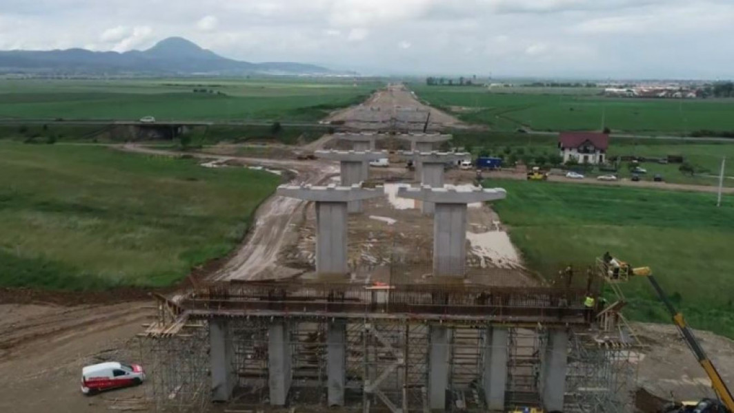 Ministrul Transporturilor, Sorin Grindeanu, discută despre autostrada Comarnic-Brașov