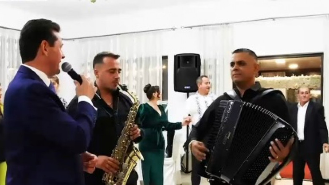 Primarul din Baia de Arama, Ionuț Tudorescu, se dedică muzicii în paralel cu funcția sa publică