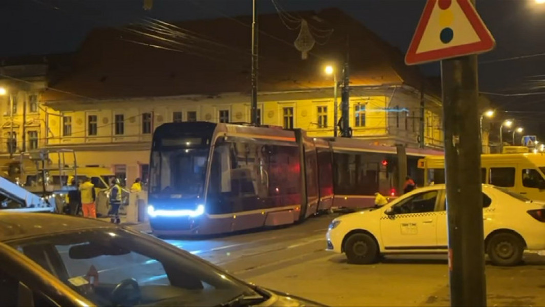 Incident grav în Timișoara: Tramvai deraiază și ajunge pe trotuar