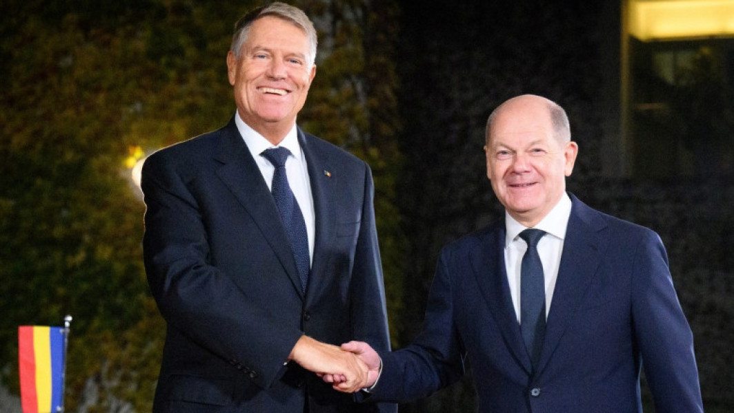 Klaus Iohannis și Olaf Scholz discută despre cooperarea româno-germană la Berlin