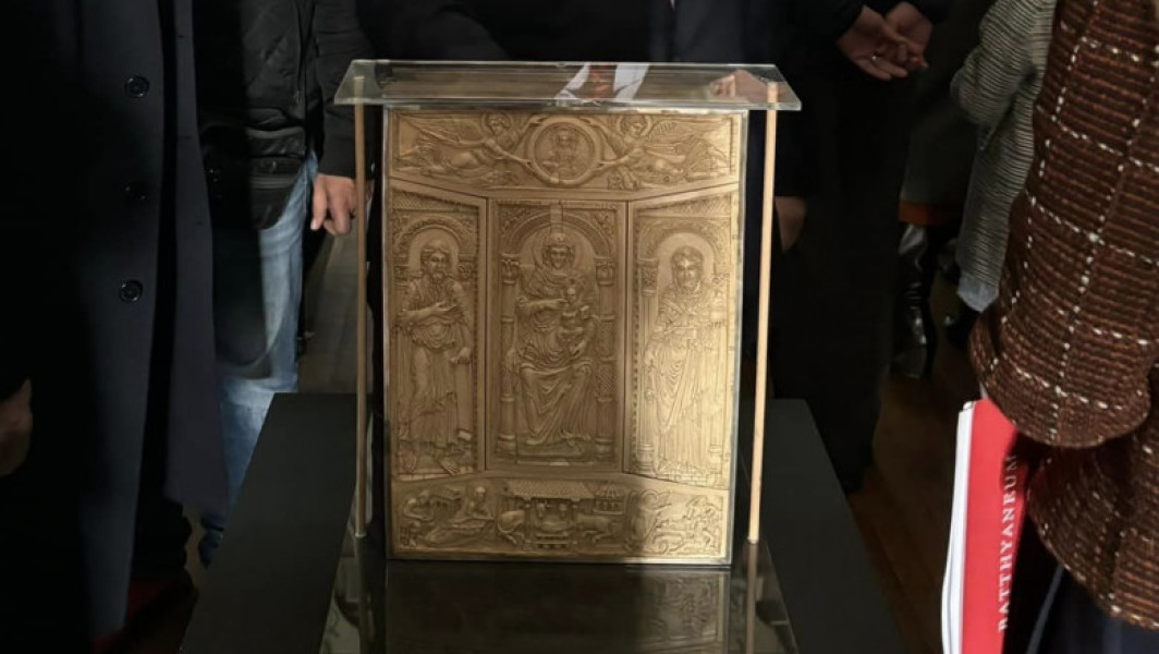 Codex Aureus, manuscrisul medieval de o valoare inestimabilă, expus pentru prima dată în România