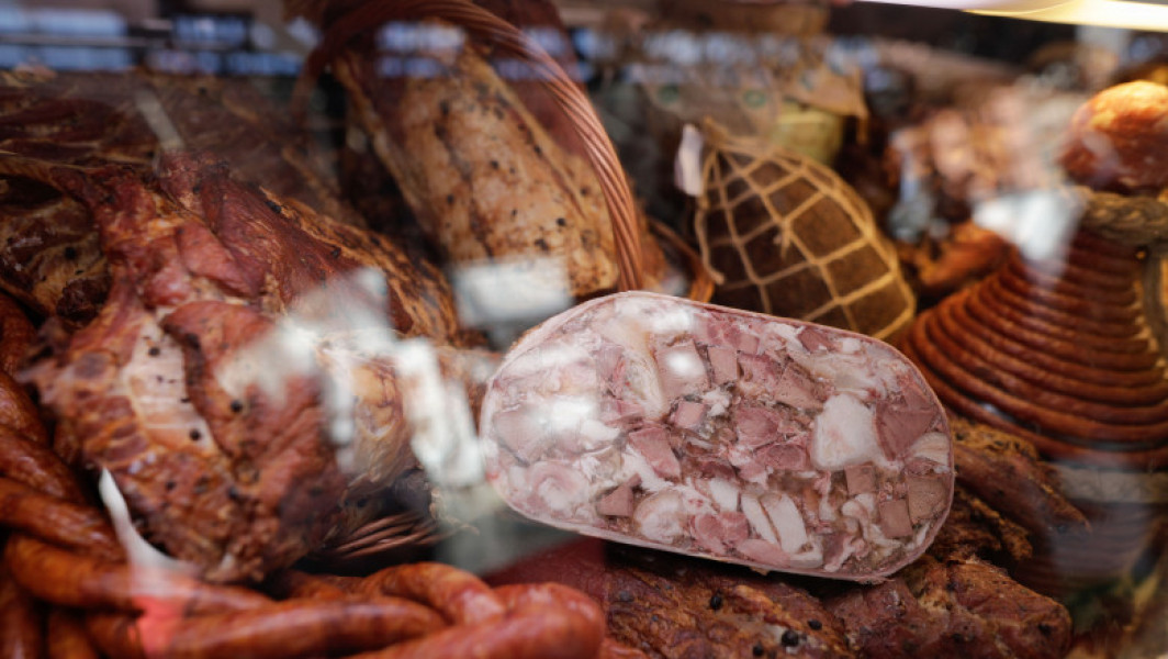 Ministrul Agriculturii: Importăm 60% din carne de porc şi exportăm jumătate din producţia de pui