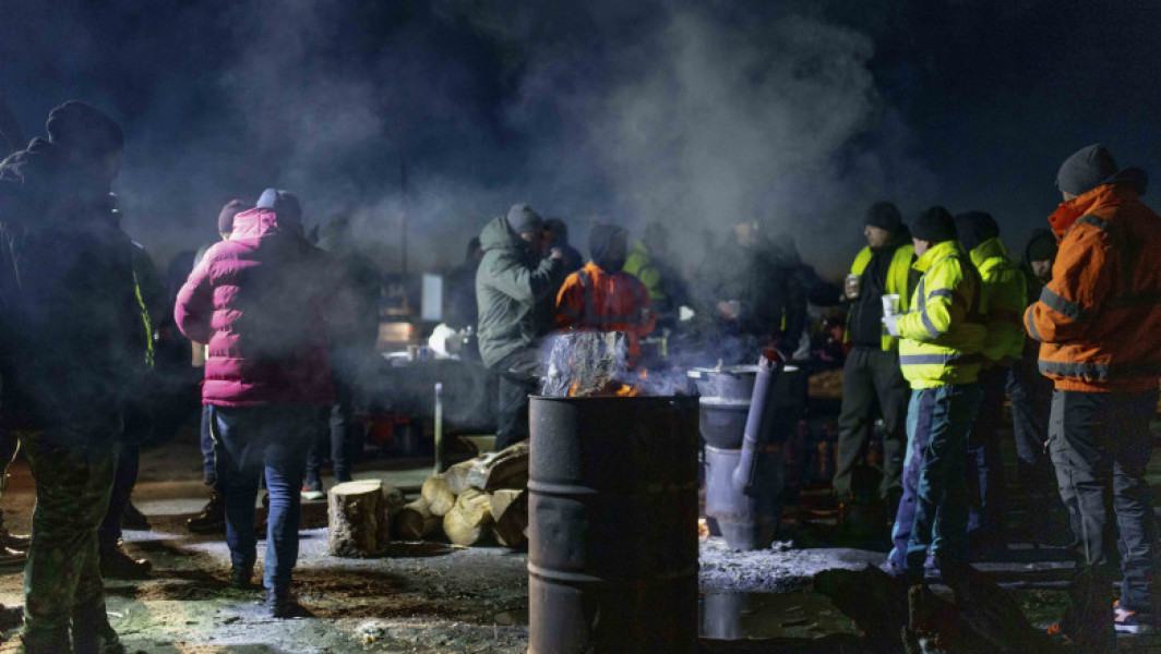 Galerie Foto Proteste la Afumaţi şi Vama Siret. Zonă cu circulaţie dificilă".