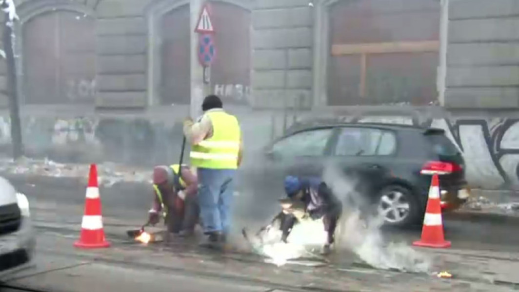 Accident grav pe Calea Rahovei: Tramvai deraiat, circulație blocată, călători redirecționați