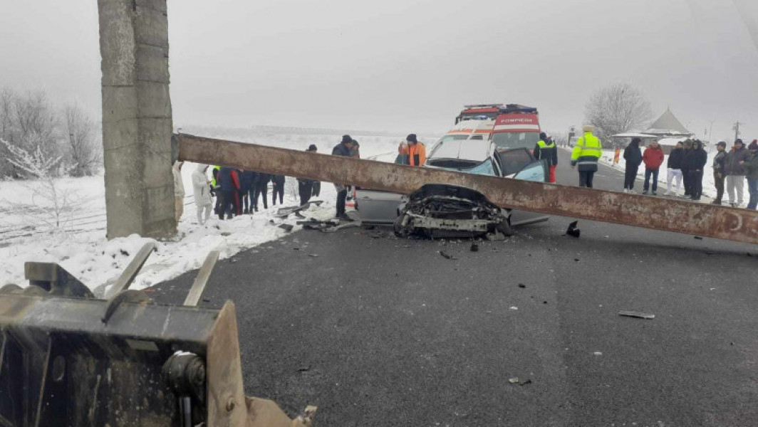 Limitatorul de înălțime din Olt a prăbușit peste o mașină și o femeie a murit și anul trecut. Reacția oamenilor din zonă.