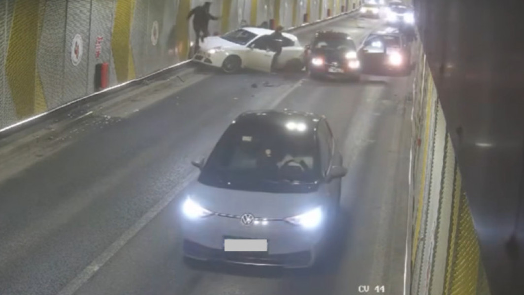Patru răniți în urma accidentului din Pasajul Unirii