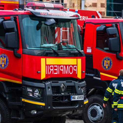 Trei bărbați reținuți pentru incendierea intenționată a unei clădiri