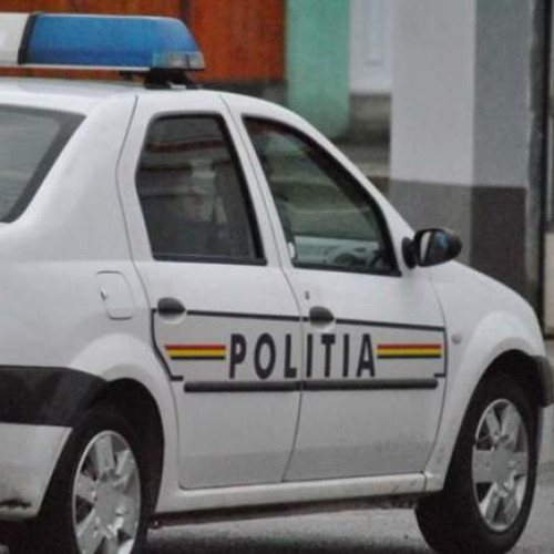 O femeie de 74 de ani din Checea a fost jefuită în propria casă de telefon