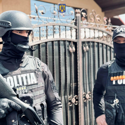 Percheziții în Târgoviște după o spargere la o societate comercială