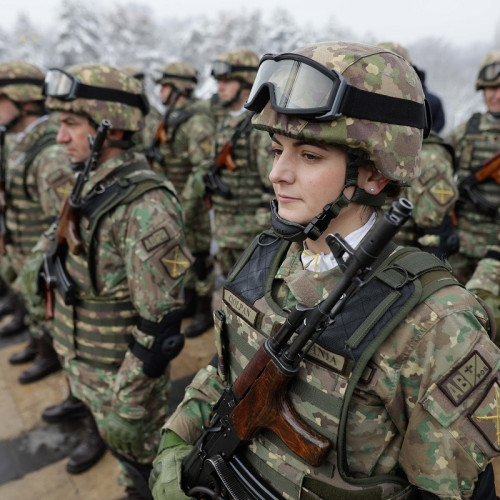 Suma alocată românilor pentru serviciul militar voluntar - posibil pentru bărbați și femei, vârsta între 18 și 35 ani