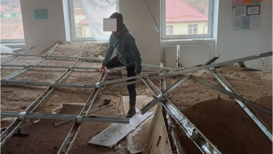 Copiii răniți după prăbușirea tavanului unei școli din Sibiu