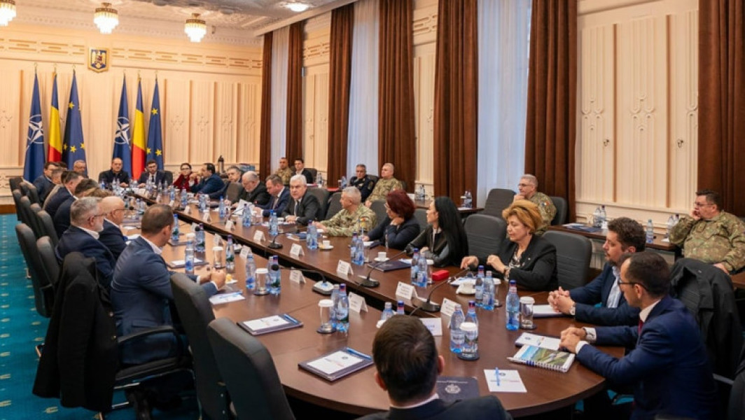 Întâlnire între șefii Armatei și parlamentari: Propunere pentru stagiul militar voluntar. Cine ar fi eligibil?
