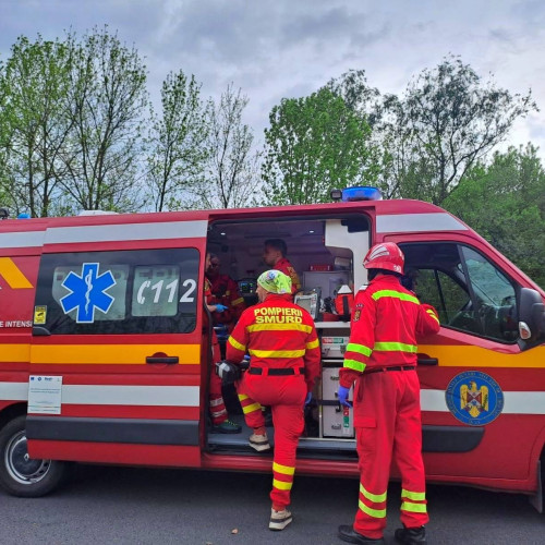 Trei persoane găsite inconstiente într-un bazin cu apă în Dambovița