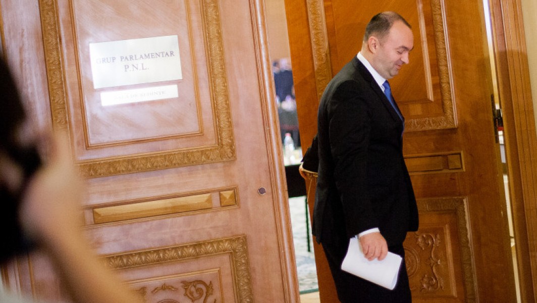 Achitare în dosarul "Albumul" - Fostul ministru Cristian Adomniţei scapă de închisoare