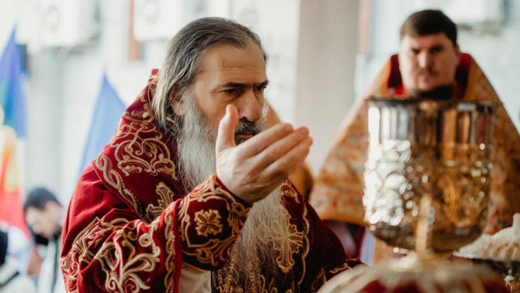 Sfântul Sinod judecă "răzvrătirea" lui Teodosie în 29 februarie