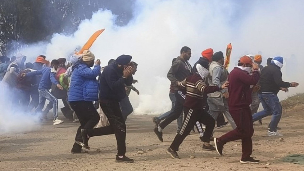 Mărșăluirea fermierilor din India, oprita cu gaze lacrimogene și bariere. Accesul spre New Delhi refuzat