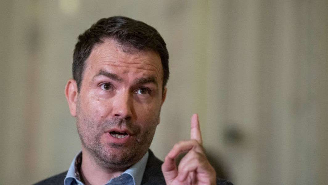 Drulă, lider USR, acuză PNL că au adus PSD la guvernare și îi critică pentru creșterea taxelor. PNL are mult de mers la mănăstire pentru a se curăța de această trădare.