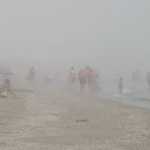 Video Imagini spectaculoase de pe litoral: O ceață densă a cuprins plajele din Mamaia și Vama Veche