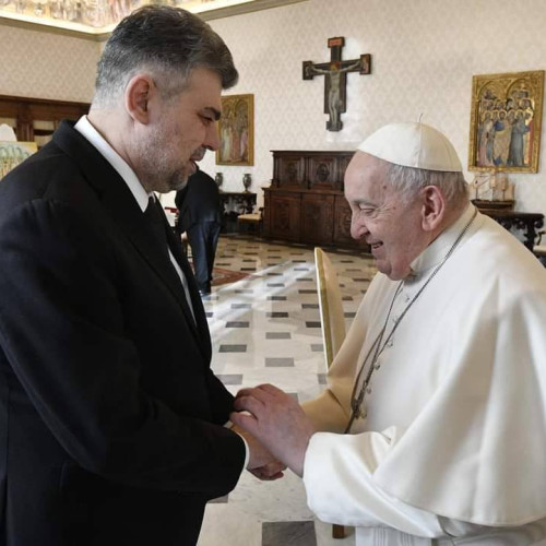 Premierul Marcel Ciolacu, întâlnire cu Papa Francisc la Vatican și cu prim-ministrul Giorgia Meloni la Roma: Cadeaua Adusă Papei și Discuțiile cu Delegația Română