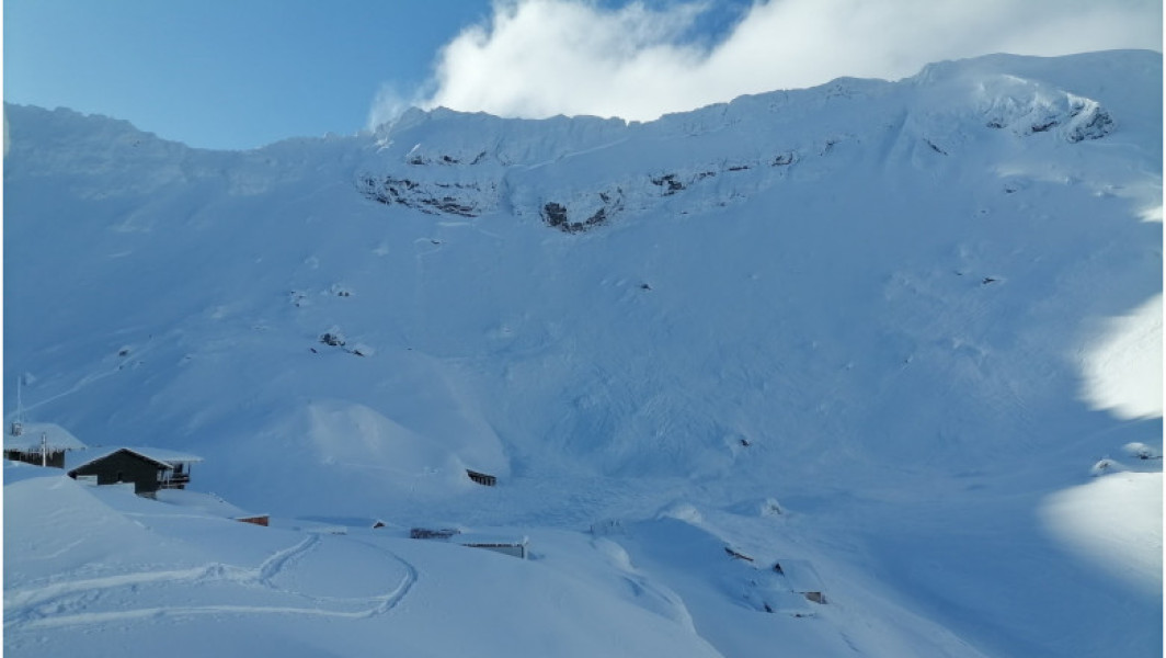 Alertă la Bâlea Lac: O avalanșă puternică a îngropat doi turiști sub zăpadă, în Munții Făgăraș