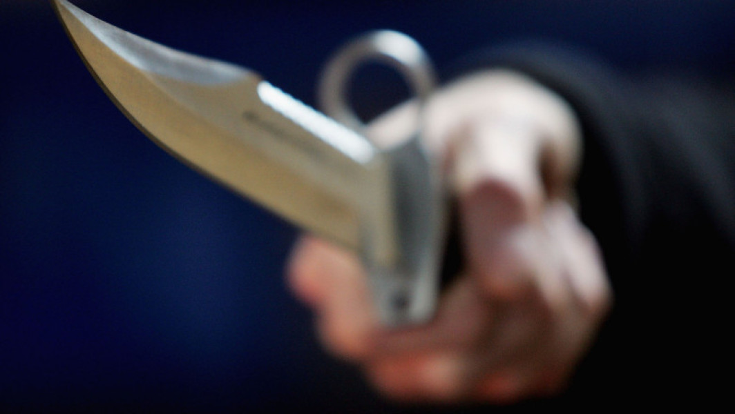 Elev înjunghiat în orașul Roman de un adolescent de 17 ani pentru o tigară refuzată