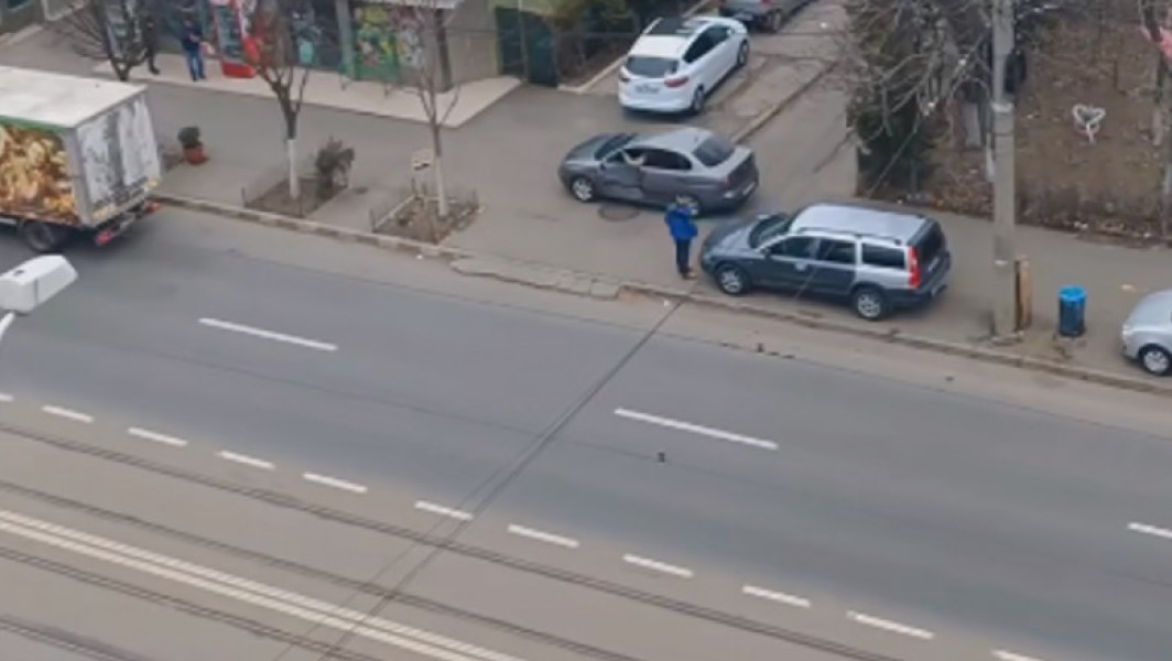 BĂRBAT SANCȚIONAT DUELAU PE TROTUAR DUPĂ ACCIDENT DIN GALAȚI