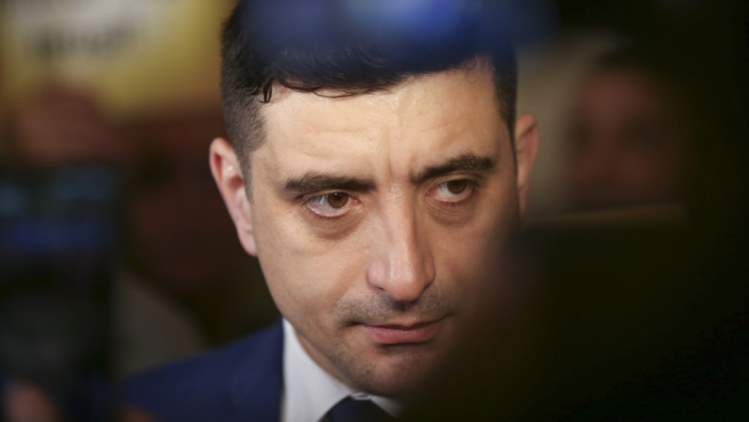 George Simion, despre politica de alianțe AUR"
George Simion, despre politica de alianţe AUR: Nu facem coaliţii cu cele care au distrus Romania.
