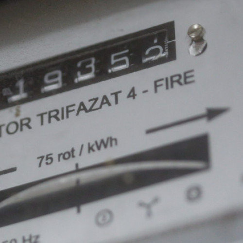 Ministrul energiei, Bogdan Ivan, anunță reduceri la tarifele energiei electrice