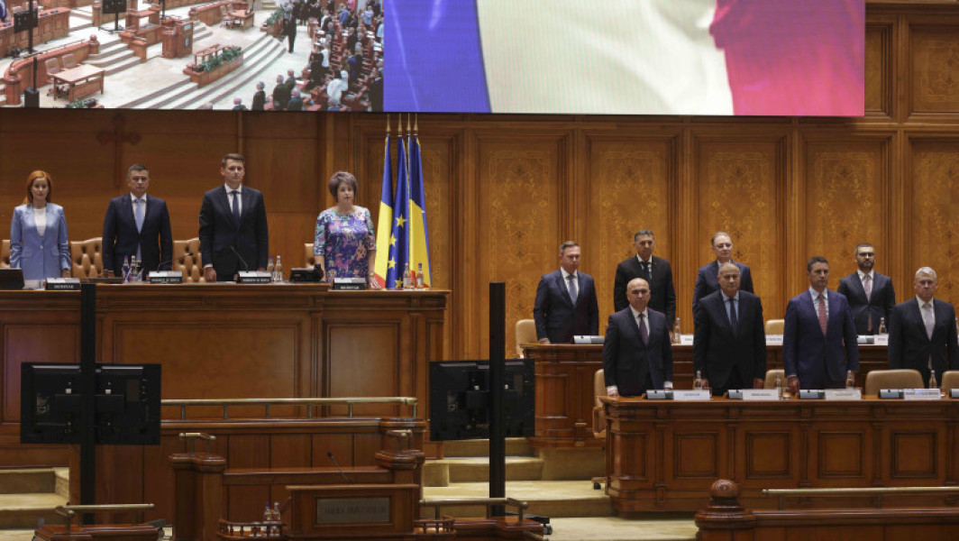 Parlamentul dezbate patru moțiuni de cenzură împotriva guvernului Ilie Bolojan