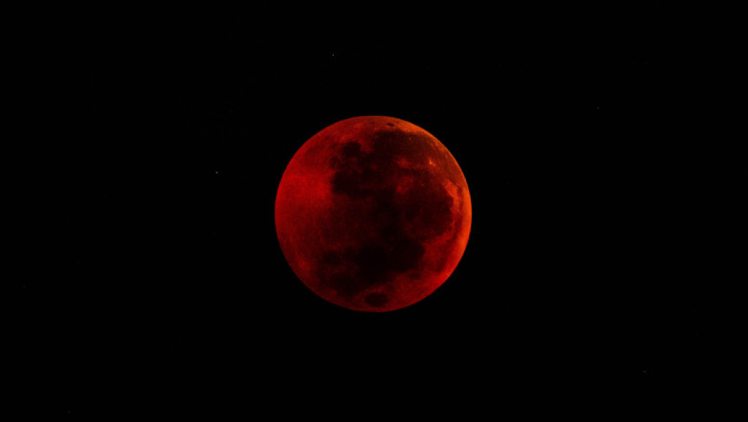 Eclipsă totală de Lună: Luna sângerie, vizibilă în noaptea de 7 spre 8 septembrie