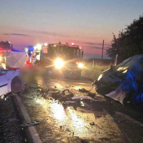 Accident grav în Bihor. Trei bărbați au murit după ce o autoutilitară s-a ciocnit cu un autoturism