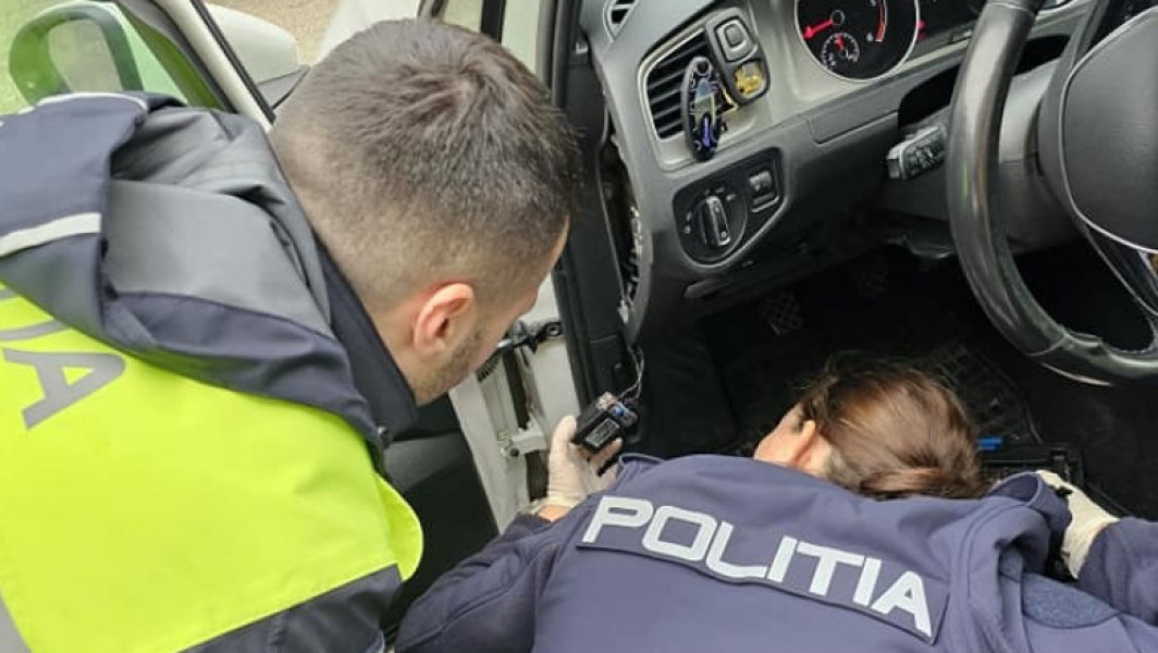 Preşedintele Olt anunţă descoperirea unui dispozitiv de urmărire montat pe maşina sa şi face plângere la Poliţie