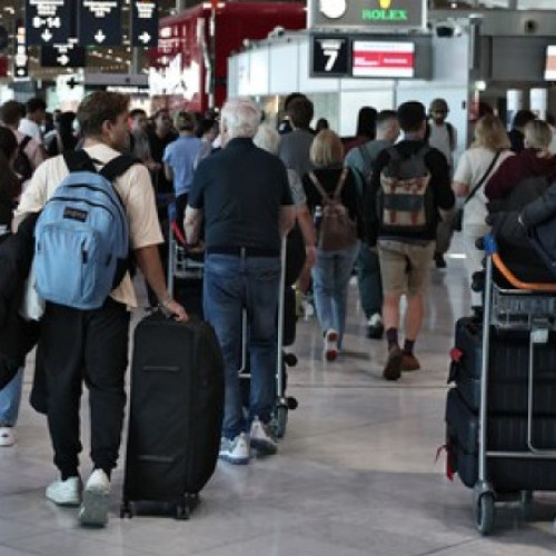 MAE avertizează românii despre grevă generală în Franța și oferă informații de trafic și contacte consulare