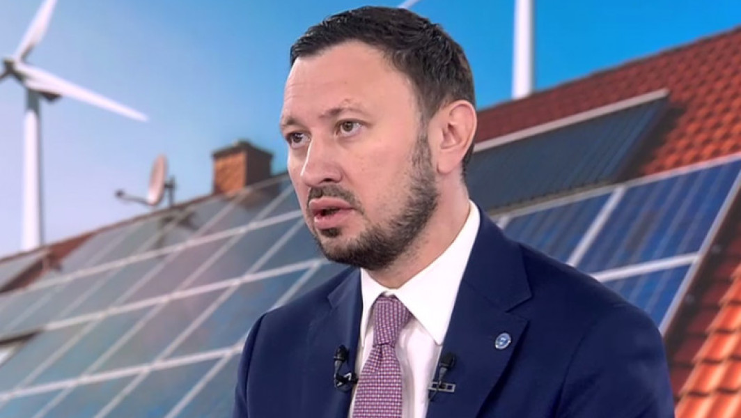 Mircea Fechet: Nu exista un impozit pe energia solara. Sper sa se incheie programul atunci cand pe ultimul acoperis din Romania vor exista panouri fotovoltaice