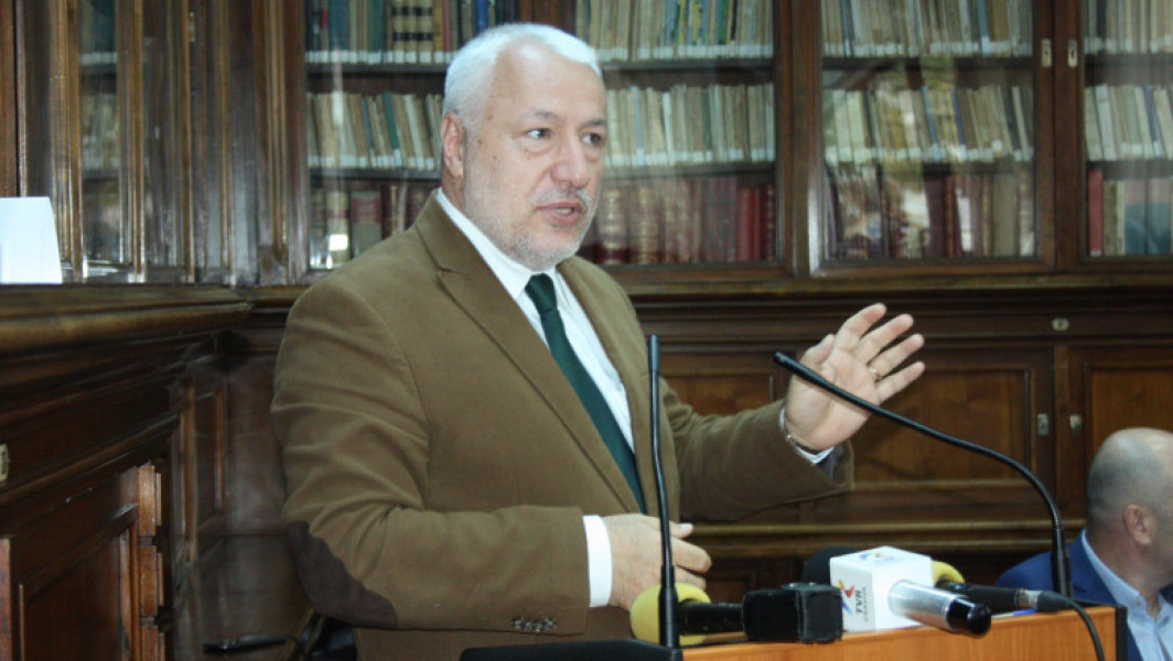 Iulian Fota, fost secretar de stat în MAE, eliberat din funcție. Premierul nu a fost implicat, iar decizia nu are conotații politice