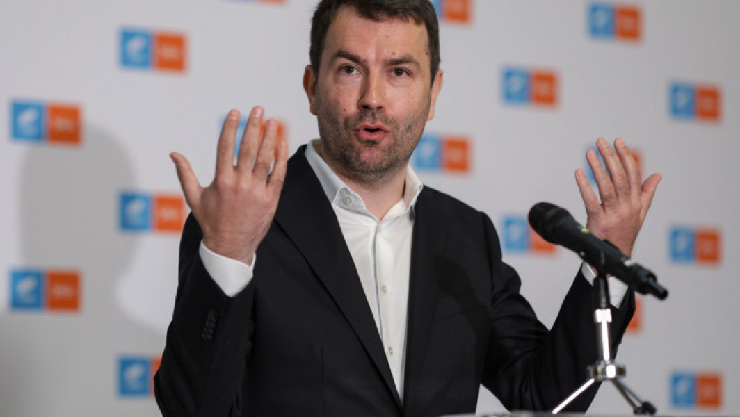 = =Drulă acuză PSD şi PNL de „comasarea o crima împotriva democraţiei”, Ludovic Orban ameninţă cu sesizarea CCR şi Avocatul Poporului
