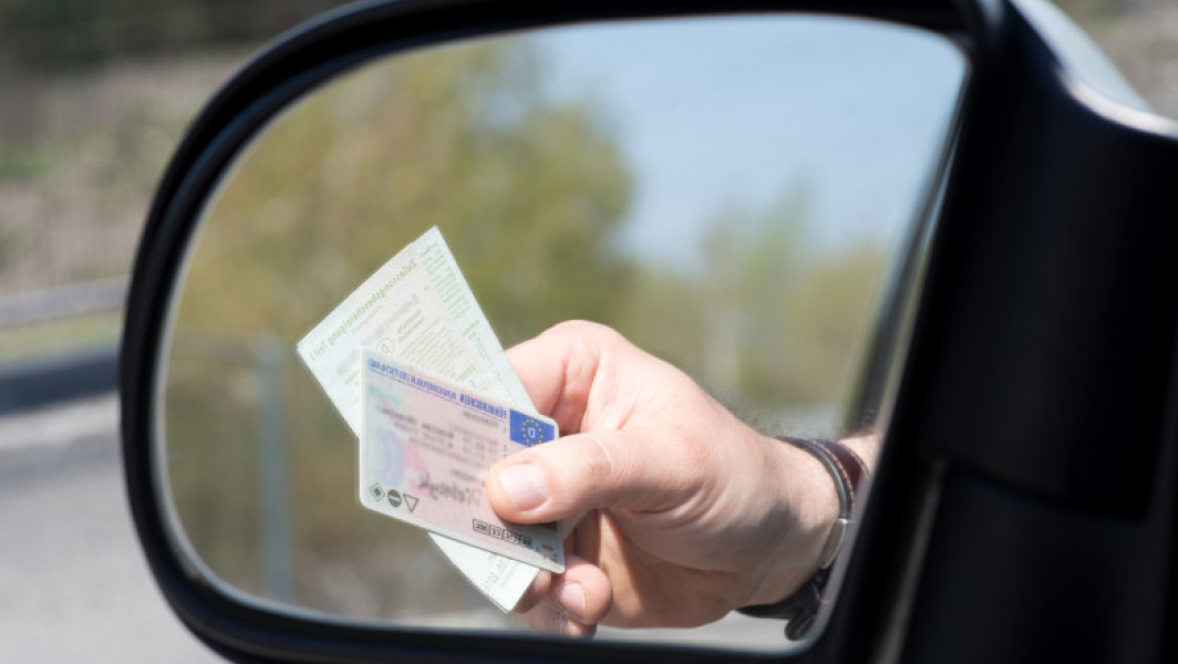 Un Tânăr din Alba Iulia A Reținut de Polițiști pentru Conducere Sub Influente, După Oprire în Trafic