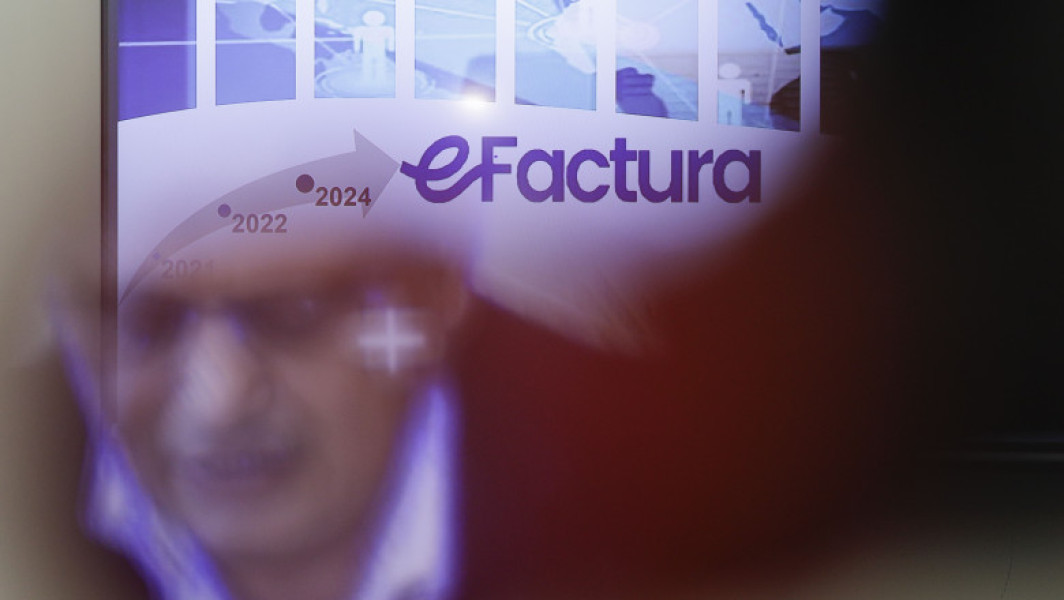 Ministerul Finanţelor actualizează ghidul e-Factura și remediază problemele. Sistemul poate fi folosit direct de pe site-ul ANAF în cazul lucrărilor de mentenanţă. Ministrul Marcel Boloş îmbunătăţeşte sistemul în funcţie de feedback-ul contribuabililor.
