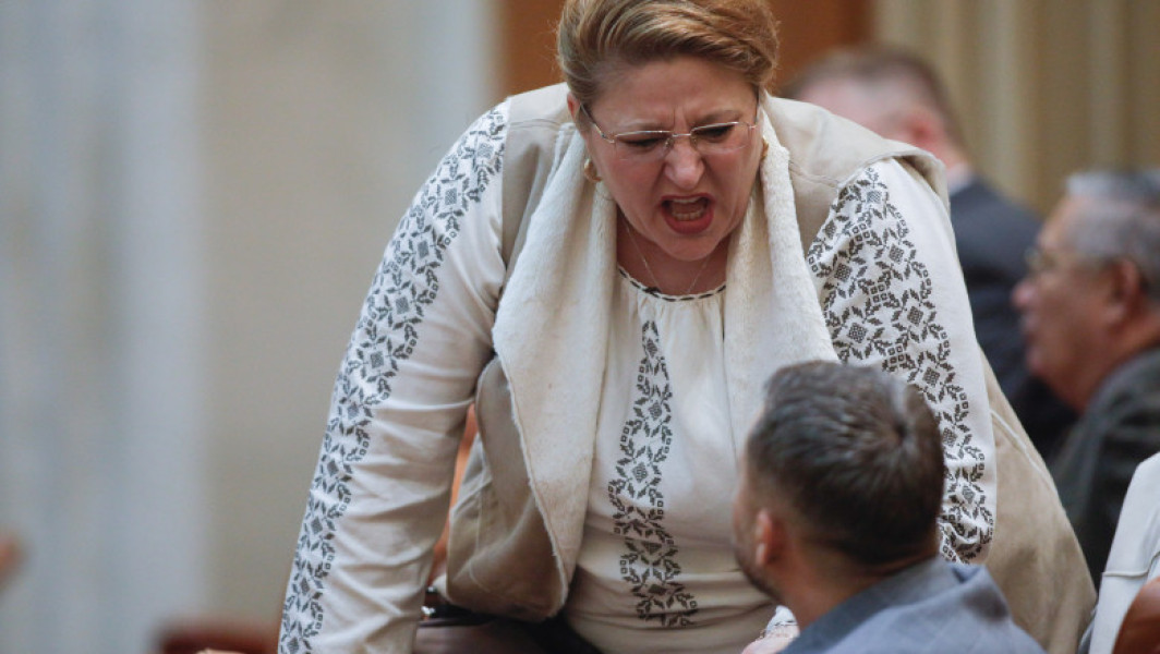 Diana Șoșoacă amenință soțul: "Ia-ți mâinile de pe partid. E ultimatum.