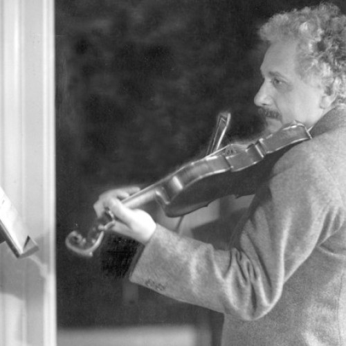 Vioara lui Albert Einstein vândută la licitație pentru peste un milion de lire sterline