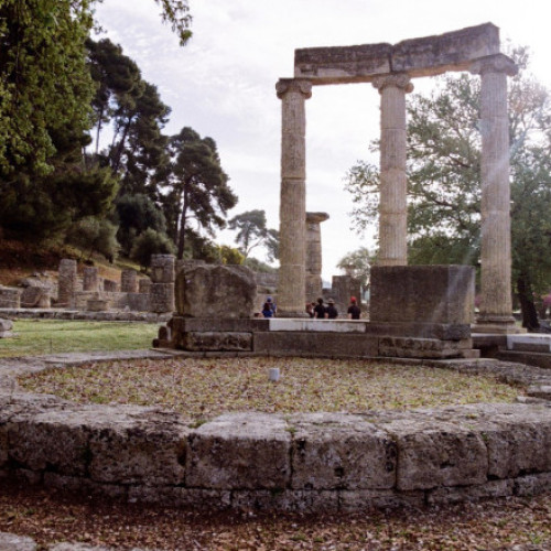 Coloană antică furată acum 50 de ani, restituită Greciei de o femeie din Germania