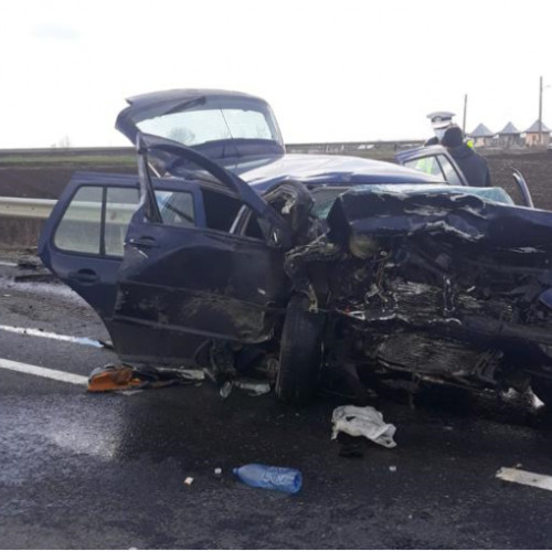 Un bărbat a decedat și alte patru persoane au fost rănite într-un accident rutier la ieșire din Măldăieni