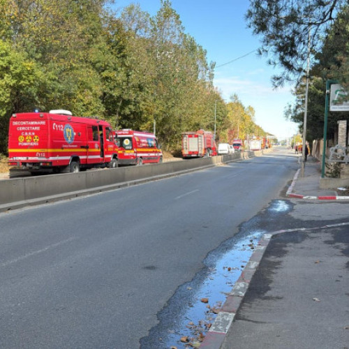 Două mașini au luat foc pe bulevardul Pipera, iar o țeavă de gaze a fost fisurată
