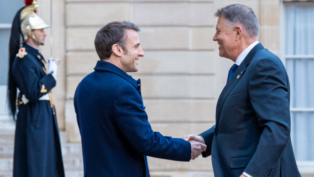 Klaus Iohannis participă la reuniunea liderilor din țările NATO pentru fortificarea sprijinului pentru Ucraina.