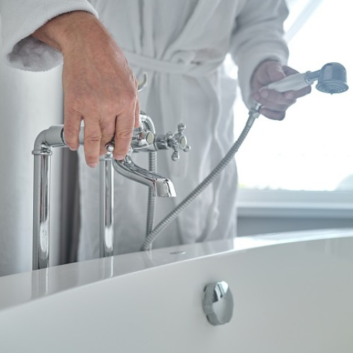 Avarie pe strada Soveja oprește alimentarea cu apă caldă în mai multe puncte termice