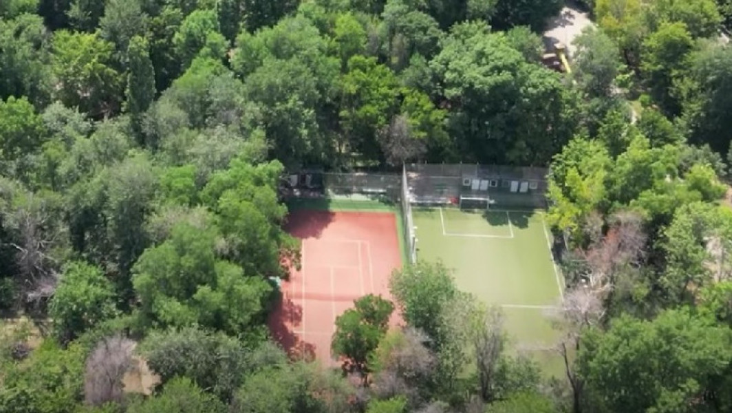 Primăria Sectorului 2 recuperează terenurile de sport din Parcul Naţional, accesul liber al cetăţenilor fiind restabilit