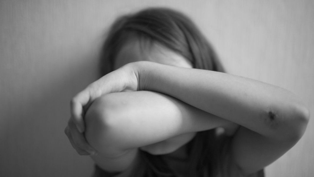 O Fetiță de 6 Ani Violată de Tatăl Vitreg în Bihor