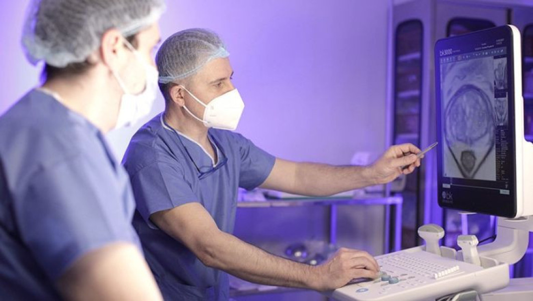 Descoperire importantă: Bărbatul învinge cancerul de prostată la Spitalul Clinic SANADOR